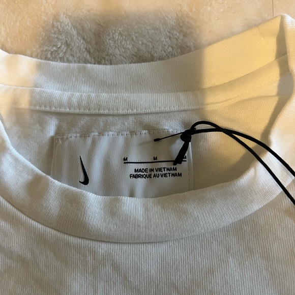 White Nike shirt - Adult Unisex - M - Picture 5 of 6